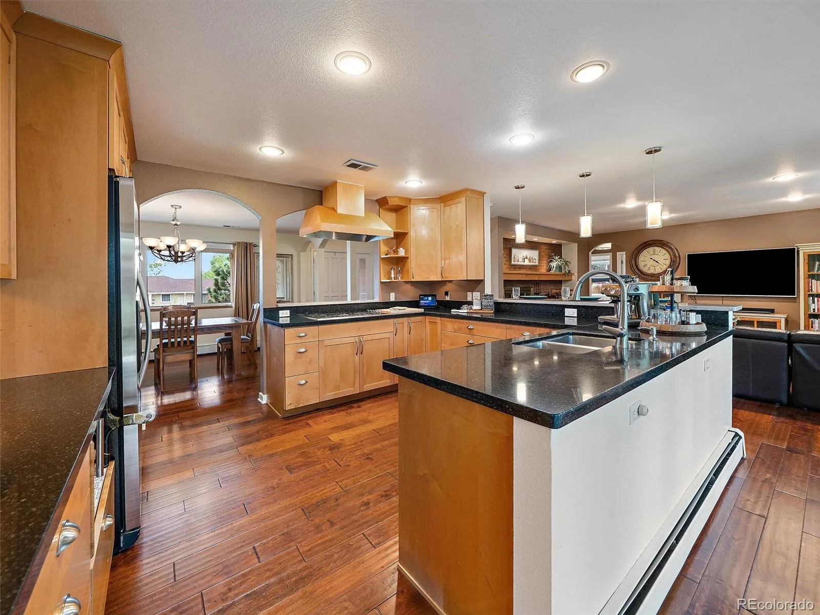 2490 S Holly Place Denver CO 80222 MLS #REC7661497 06102026191014 1600 18