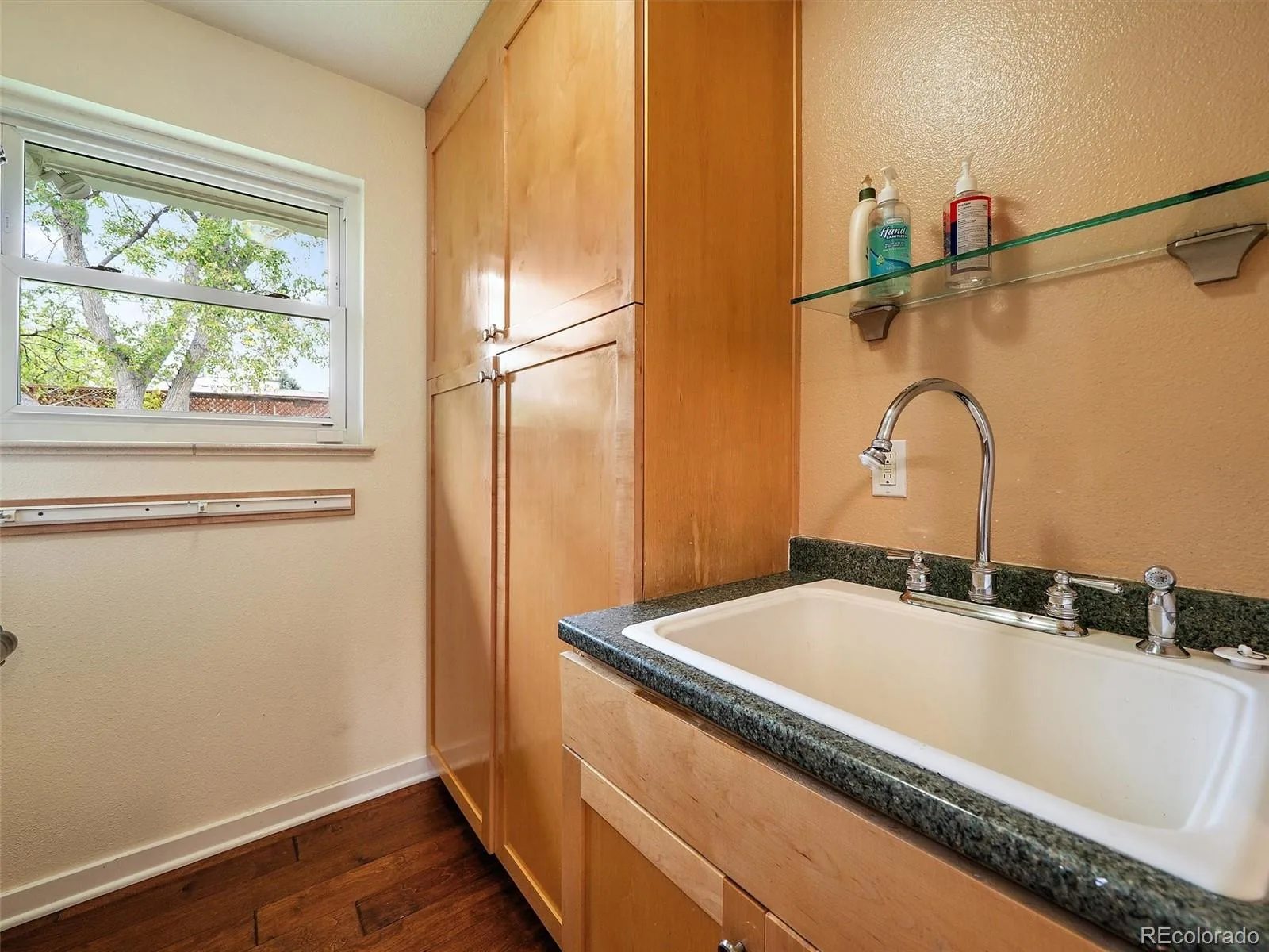 2490 S Holly Place Denver CO 80222 MLS #REC7661497 06102026191014 1600 25