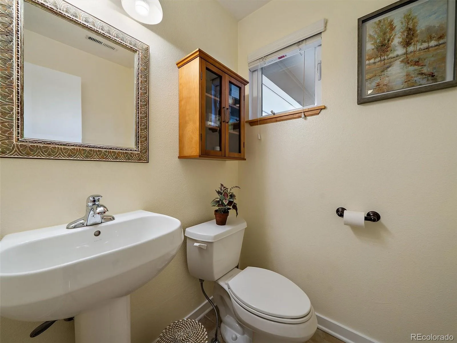 2490 S Holly Place Denver CO 80222 MLS #REC7661497 06102026191014 1600 26