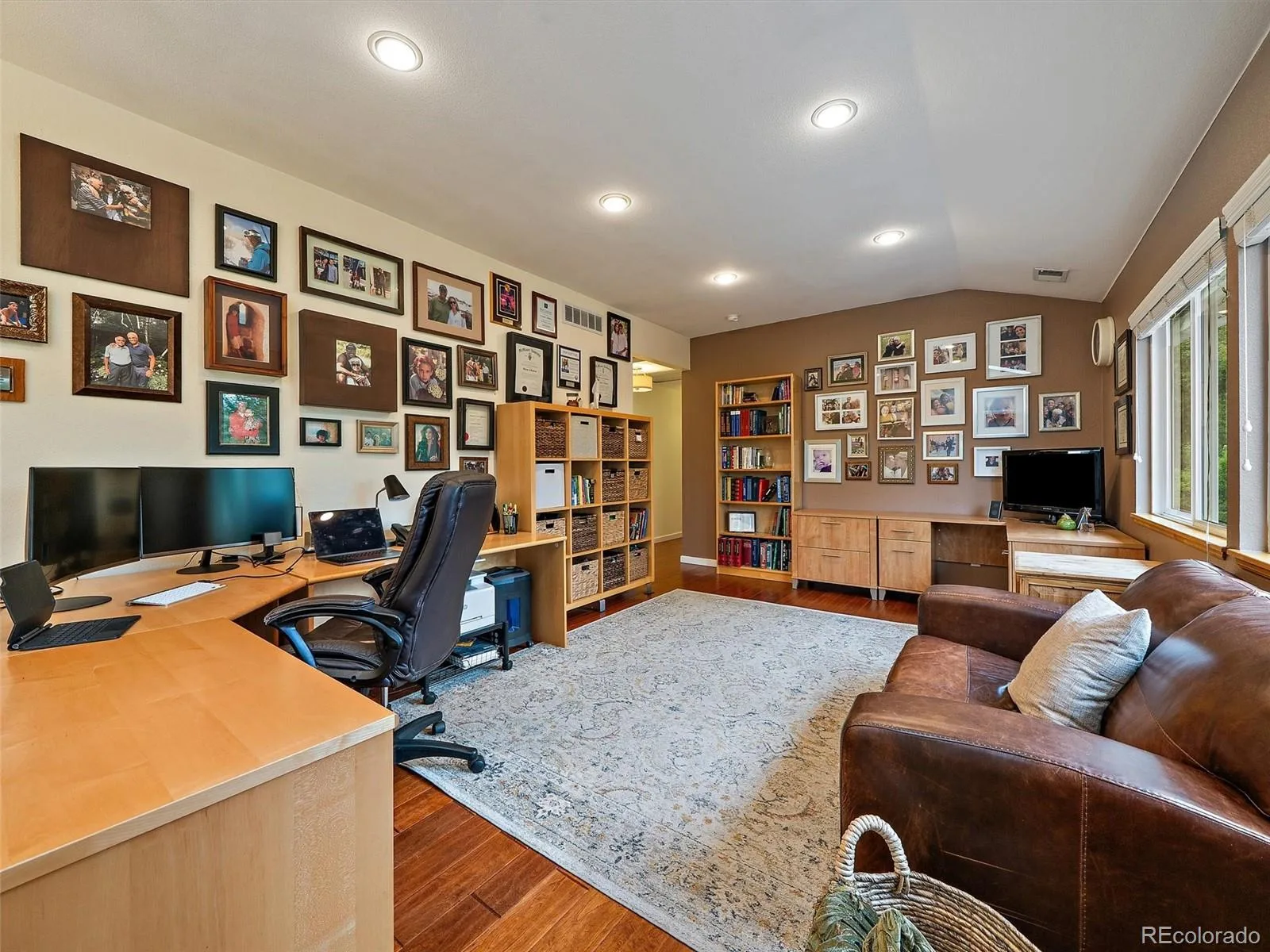 2490 S Holly Place Denver CO 80222 MLS #REC7661497 06102026191014 1600 28