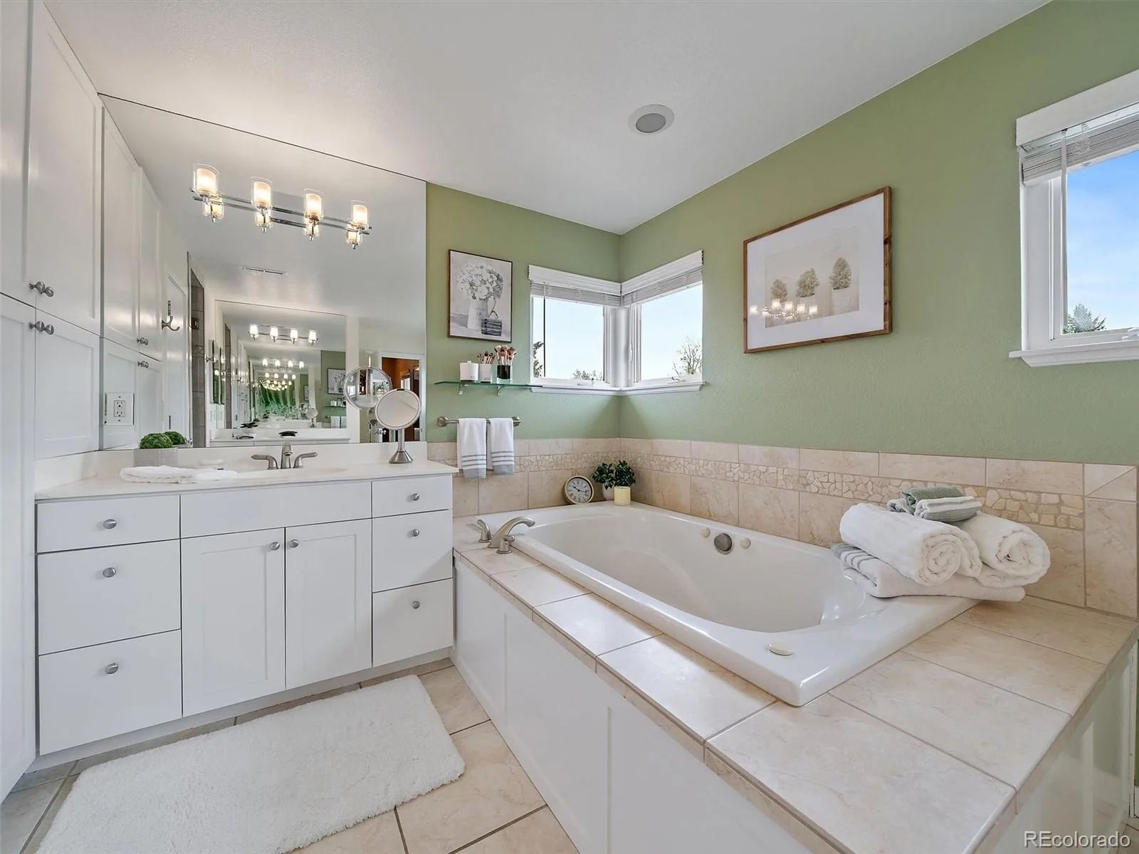 2490 S Holly Place Denver CO 80222 MLS #REC7661497 06102026191014 1600 34