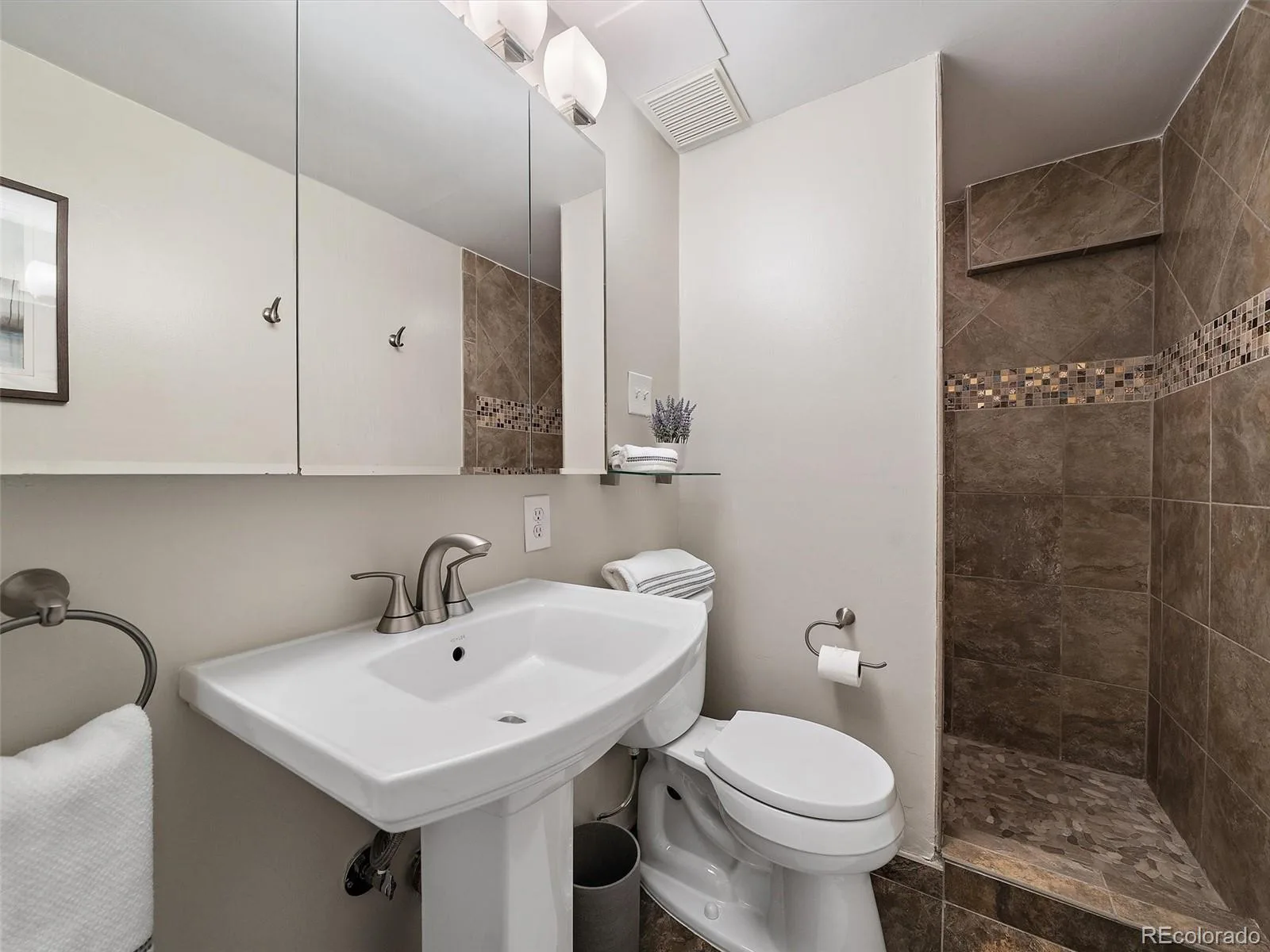 2490 S Holly Place Denver CO 80222 MLS #REC7661497 06102026191014 1600 45