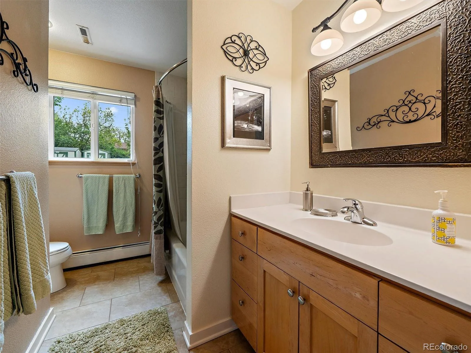 2490 S Holly Place Denver CO 80222 MLS #REC7661497 06102026191014 1600 49