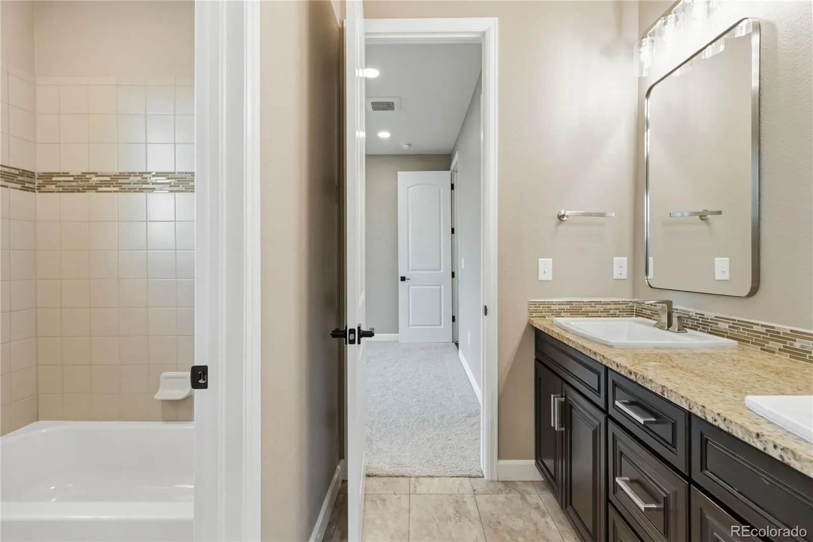 7878 S Valleyhead Way Aurora CO 80016 MLS #REC7662908 05112026152503 1600 28