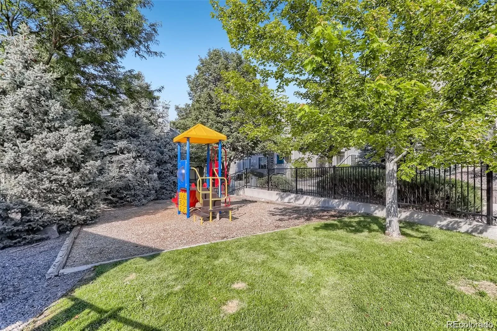8365 Pebble Creek Way #201 Highlands Ranch CO 80126 | MLS #REC7663200 08262026021715 1600 23