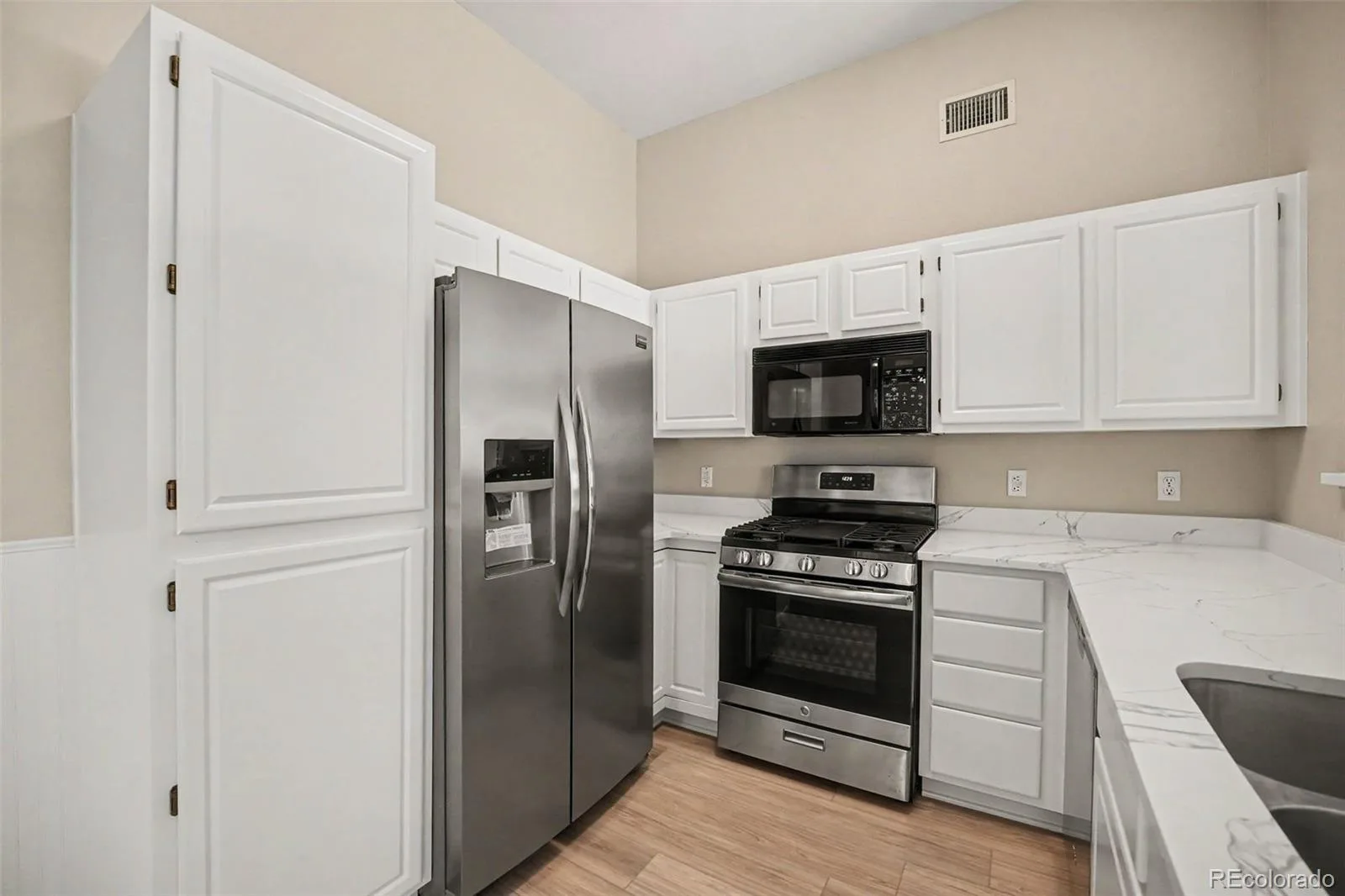8365 Pebble Creek Way #201 Highlands Ranch CO 80126 | MLS #REC7663200 08262026021715 1600 6