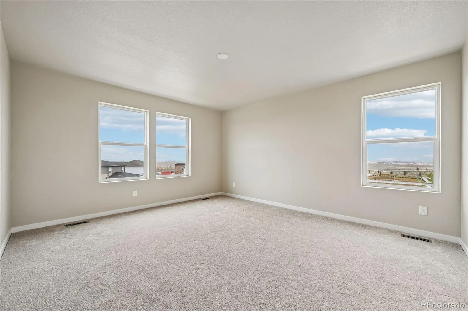 24111 E 54th Place Aurora CO 80019 | MLS #REC7670152 07292026002811 1600 32