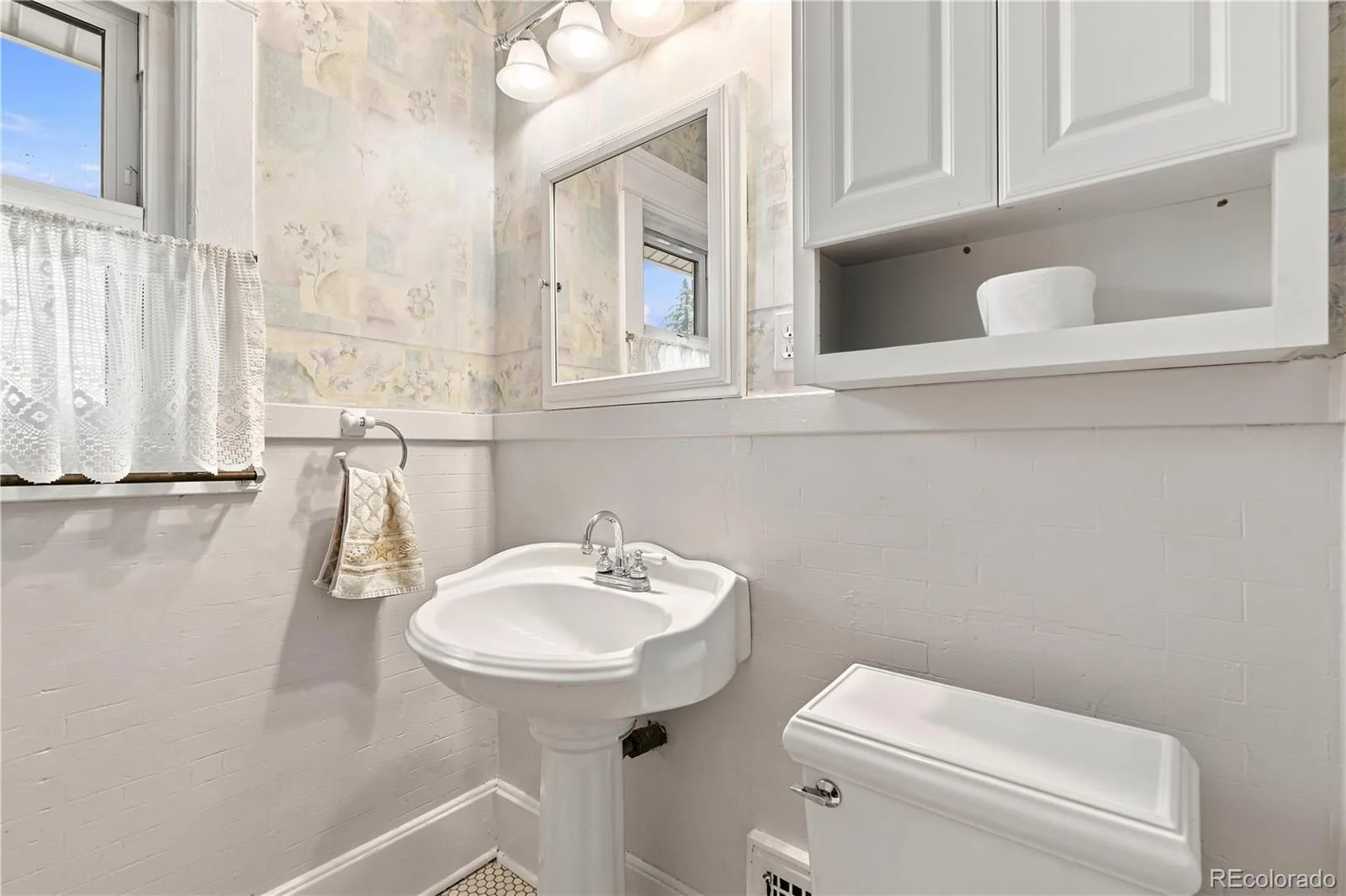 2824 S Logan Street Englewood CO 80113 | MLS #REC7671431 08042026193311 1600 26