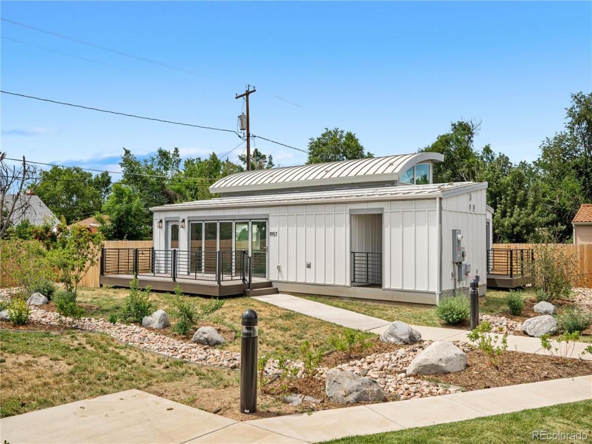 1957 Blackhawk Street Aurora CO 80011 | MLS #REC7671629 MLS #REC7671629 image #0