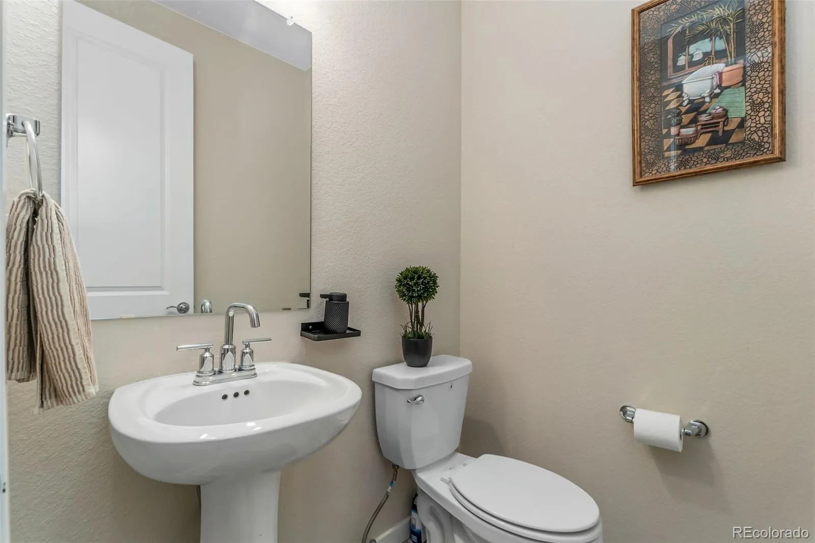 23933 E 39th Avenue Aurora CO 80019 MLS #REC7688498 05212026184948 1600 5