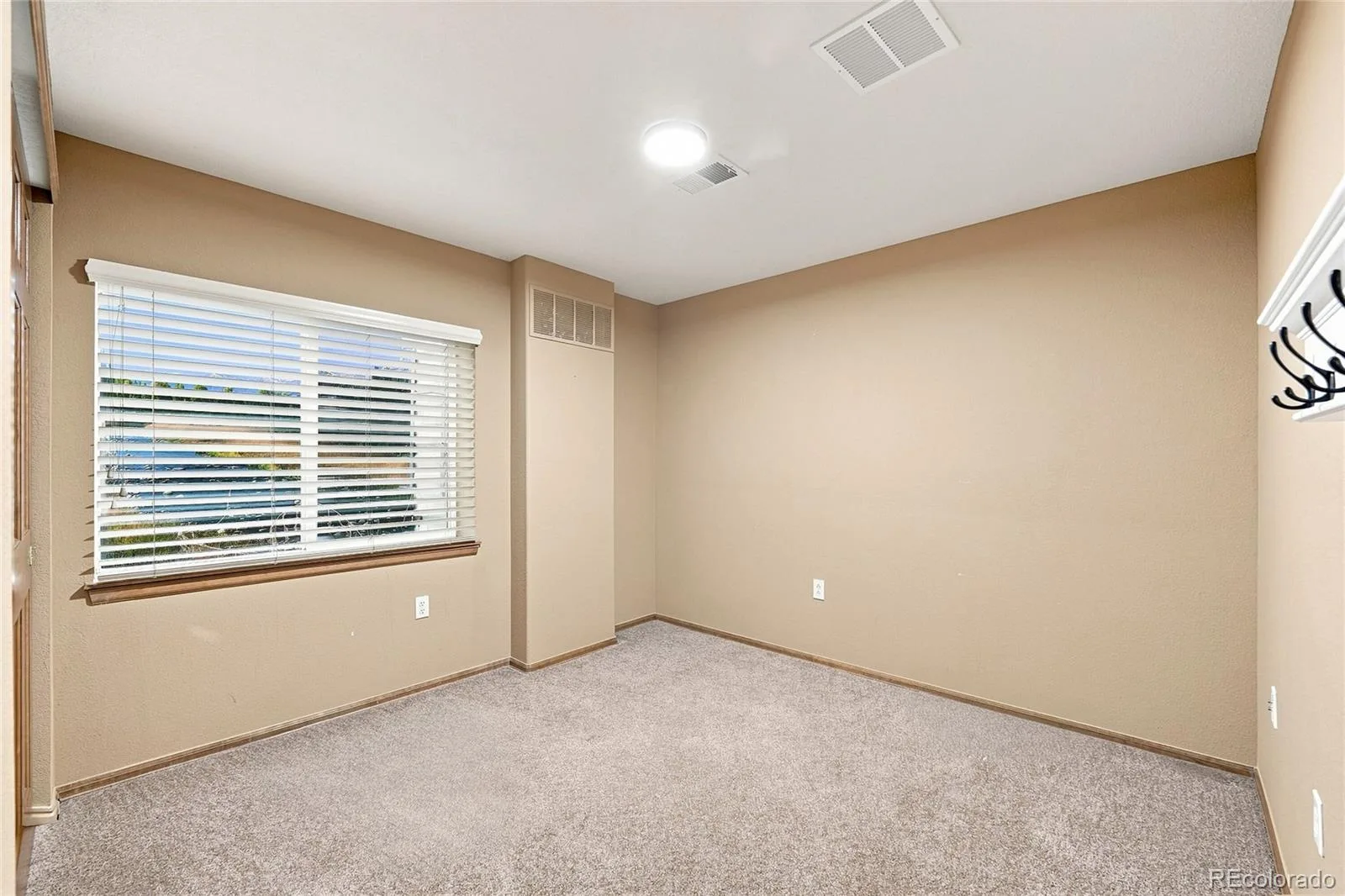 8151 S Algonquian Circle Aurora CO 80016 | MLS #REC7696139 09222026224605 1600 23