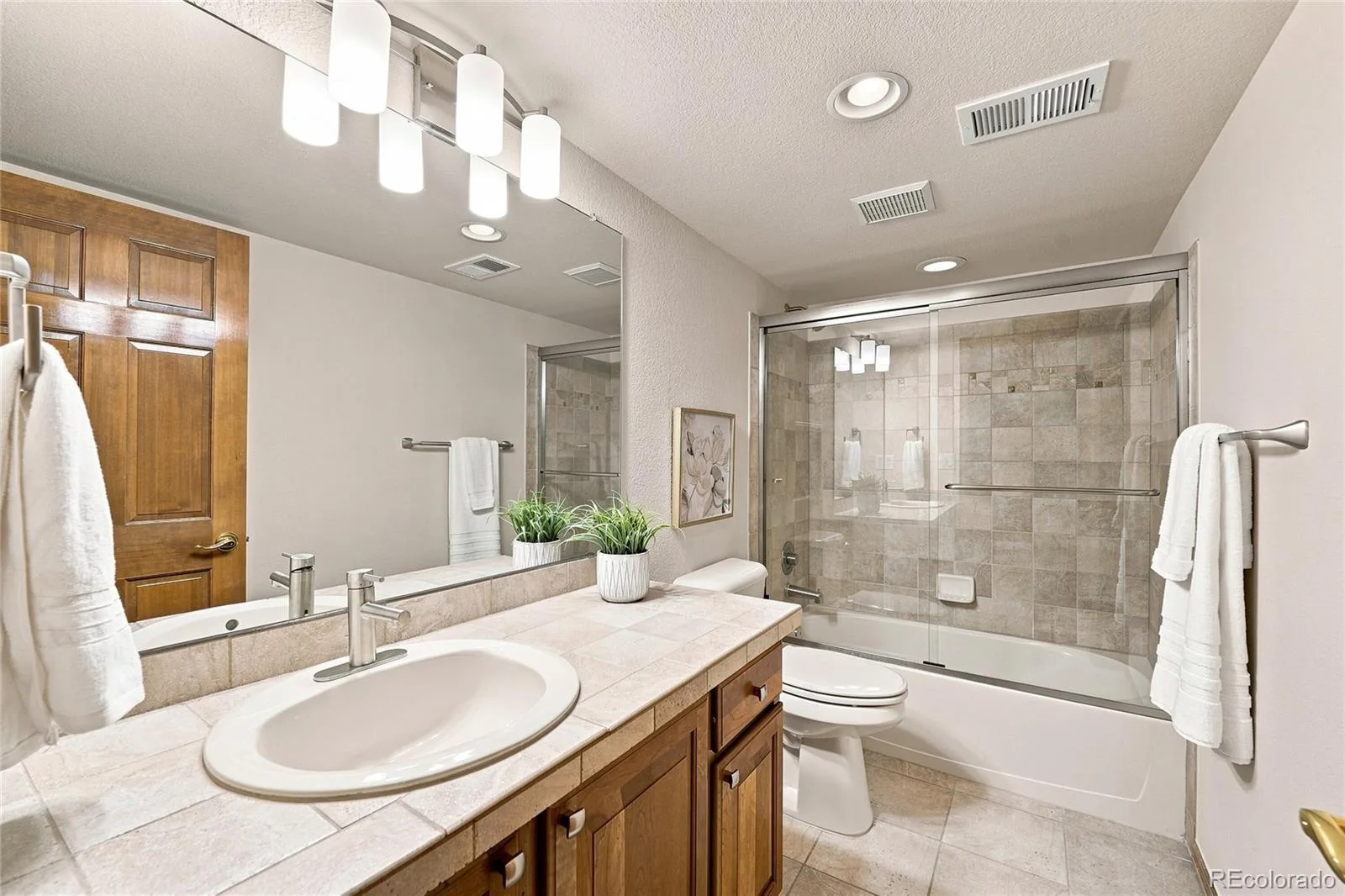 8151 S Algonquian Circle Aurora CO 80016 | MLS #REC7696139 09222026224605 1600 24