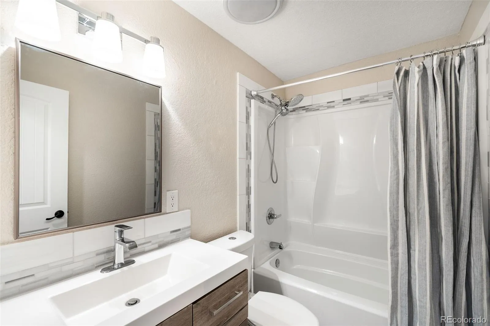 7186 W 79th Drive Arvada CO 80003 MLS #REC7705248 05012026134325 1600 21