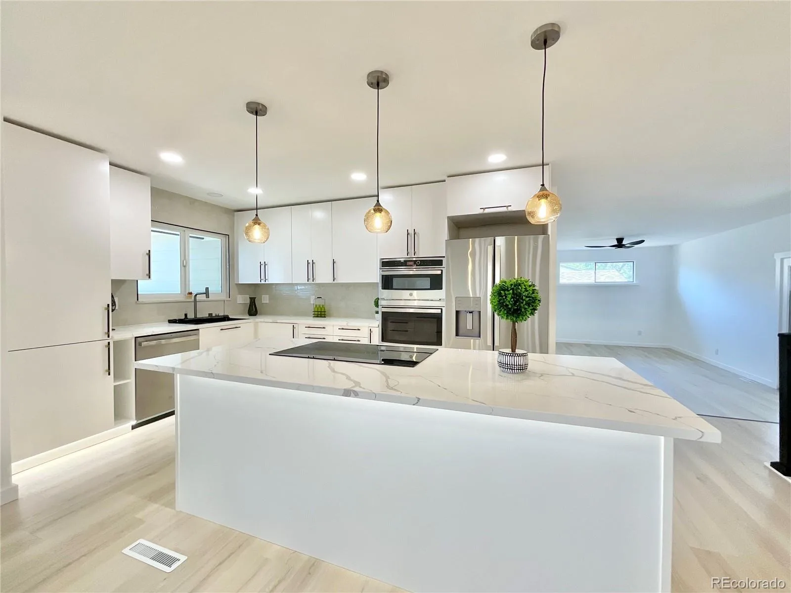 1455 S Hoyt Street Lakewood CO 80232 | MLS #REC7719355 08282026000444 1600 6