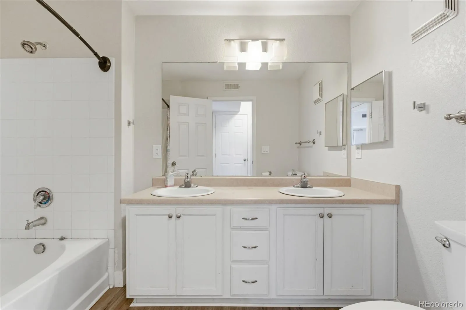 5733 N Gibralter Way #3-308 Aurora CO 80019 MLS #REC7723157 05022026053721 1600 6