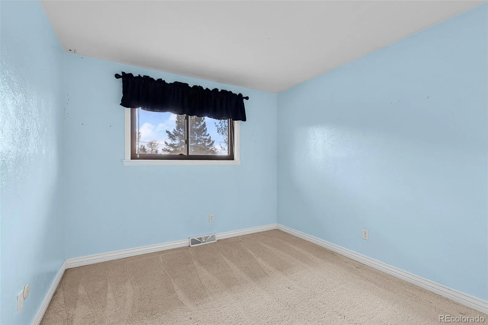 6189 S Ash Circle Centennial CO 80121 MLS #REC7726052 04182026170210 1600 27
