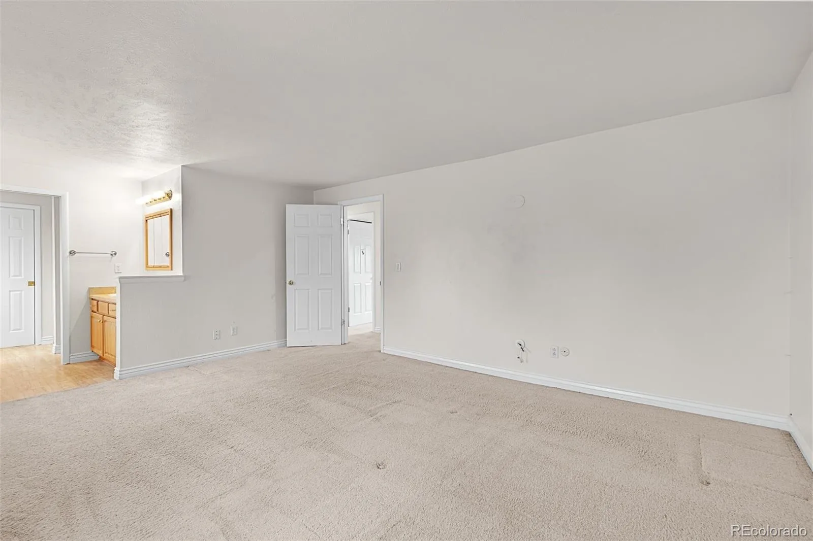 6189 S Ash Circle Centennial CO 80121 MLS #REC7726052 04182026170210 1600 29