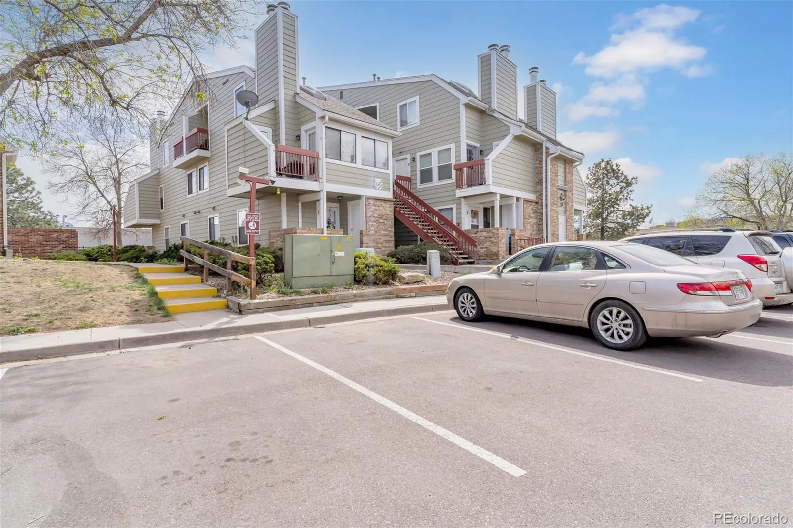 992 S Dearborn Way #12 Aurora CO 80012 MLS #REC7736535 05152026200930 1600 19