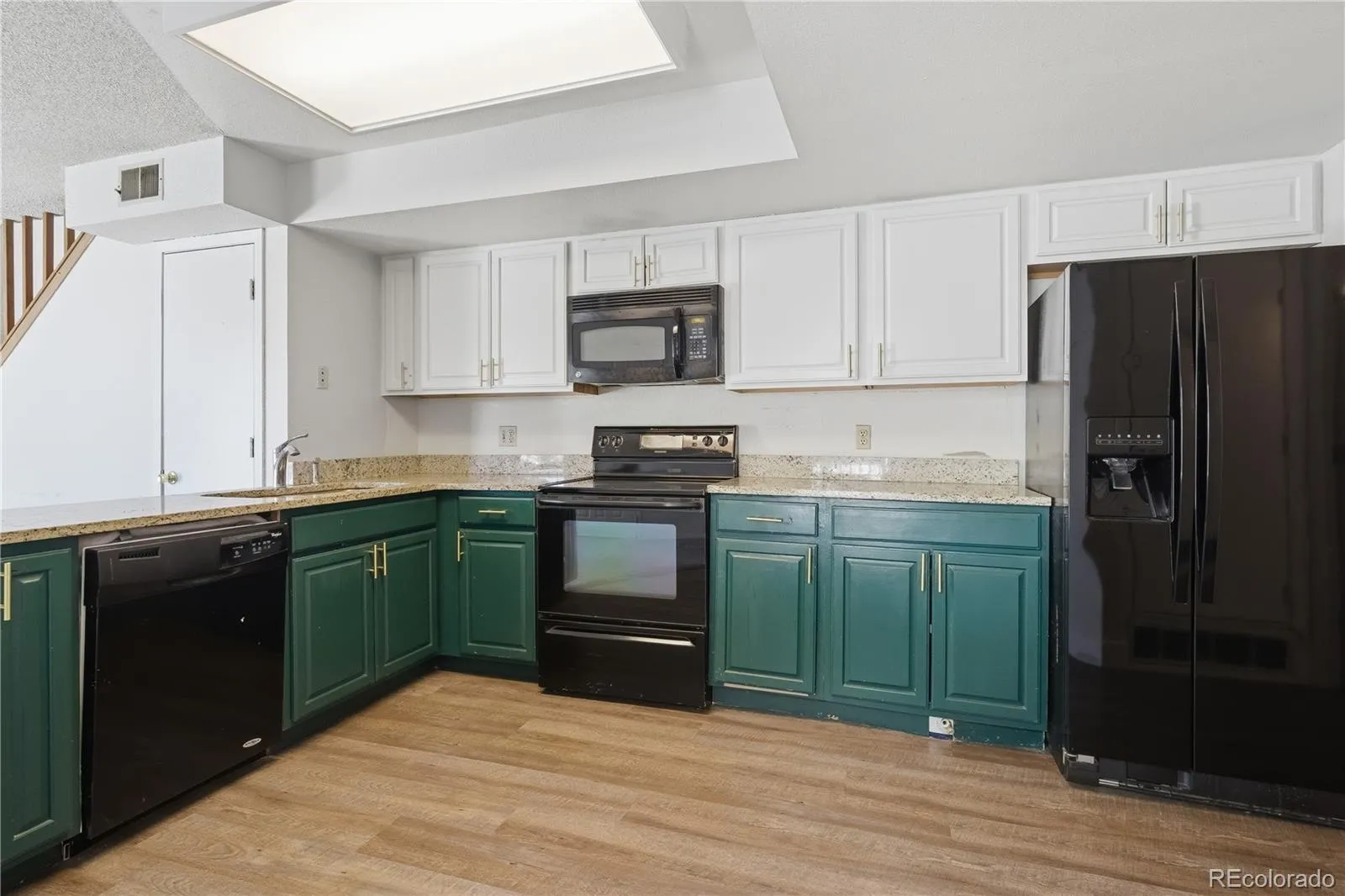 992 S Dearborn Way #12 Aurora CO 80012 MLS #REC7736535 05152026200930 1600 4