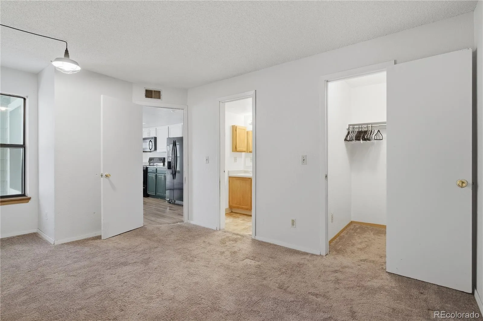 992 S Dearborn Way #12 Aurora CO 80012 MLS #REC7736535 05152026200930 1600 7