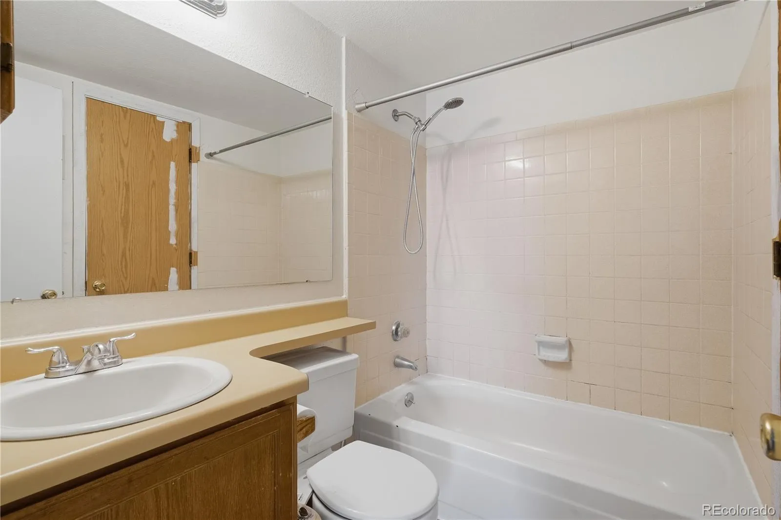 992 S Dearborn Way #12 Aurora CO 80012 MLS #REC7736535 05152026200930 1600 8
