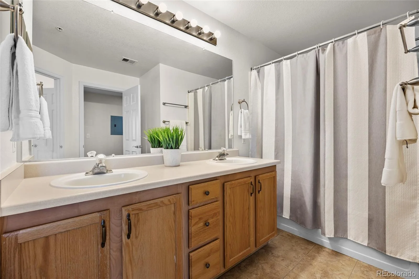 7440 S Blackhawk Street #4-305 Englewood CO 80112 | MLS #REC7739076 07202026144945 1600 33