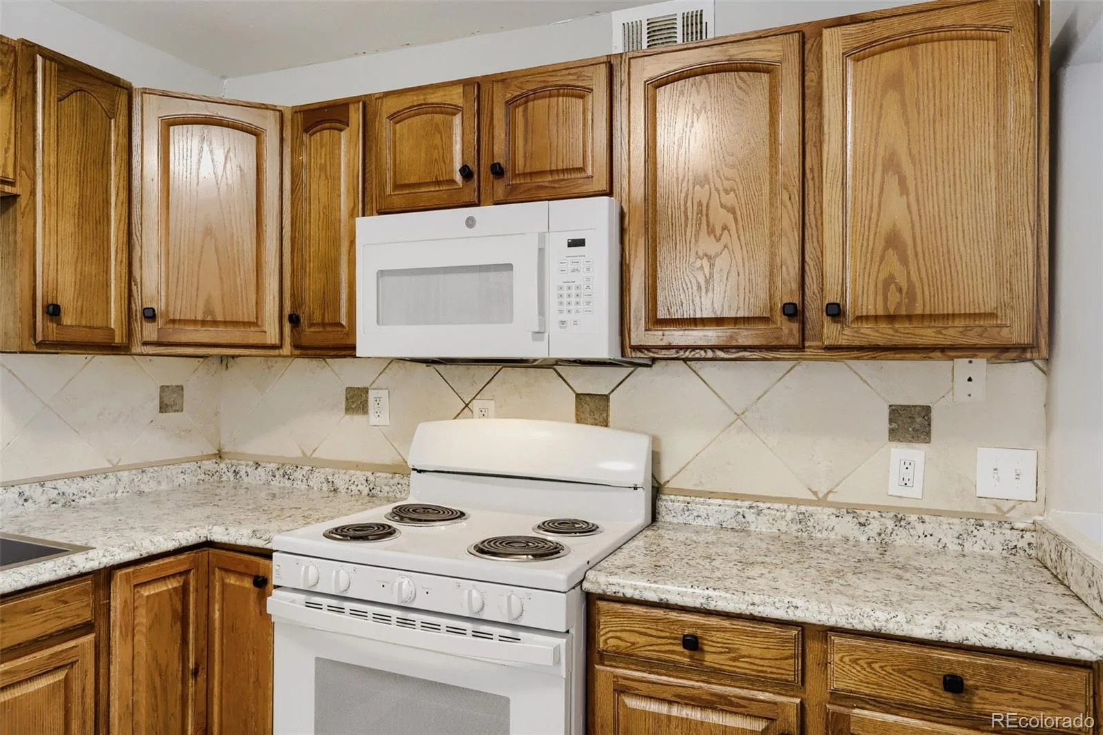 987 Vaughn Street Aurora CO 80011 | MLS #REC7739733 08242026204649 1600 3