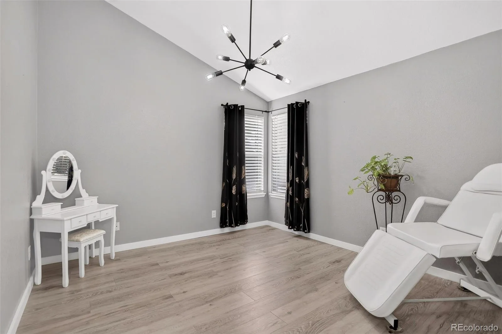 10026 Westside Circle Littleton CO 80125 | MLS #REC7749118 08032026192653 1600 24