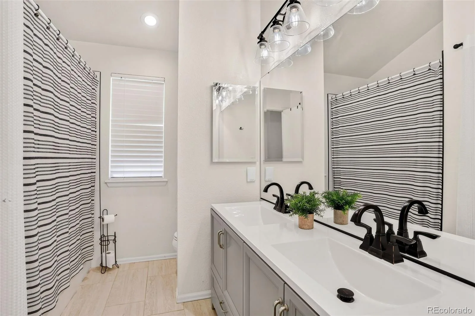 10026 Westside Circle Littleton CO 80125 | MLS #REC7749118 08032026192653 1600 32