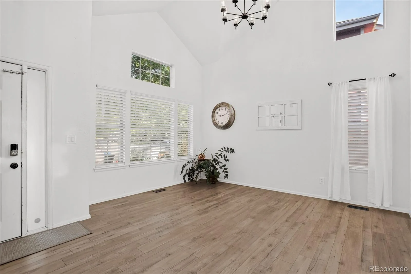 10026 Westside Circle Littleton CO 80125 | MLS #REC7749118 08032026192653 1600 5