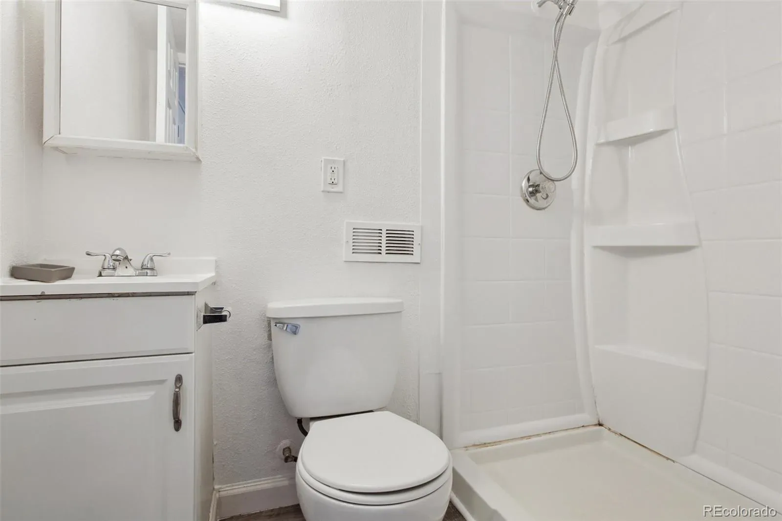 3200 W Custer Place Denver CO 80219 MLS #REC7764604 03182026164733 1600 11