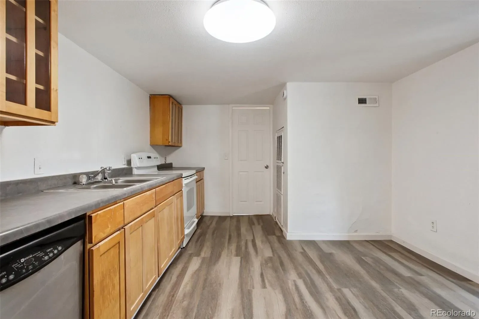 3200 W Custer Place Denver CO 80219 MLS #REC7764604 03182026164733 1600 8