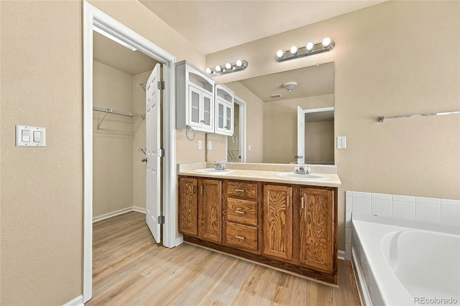 5410 Netherland Street Denver CO 80249 | MLS #REC7768395 10142026205106 1600 25