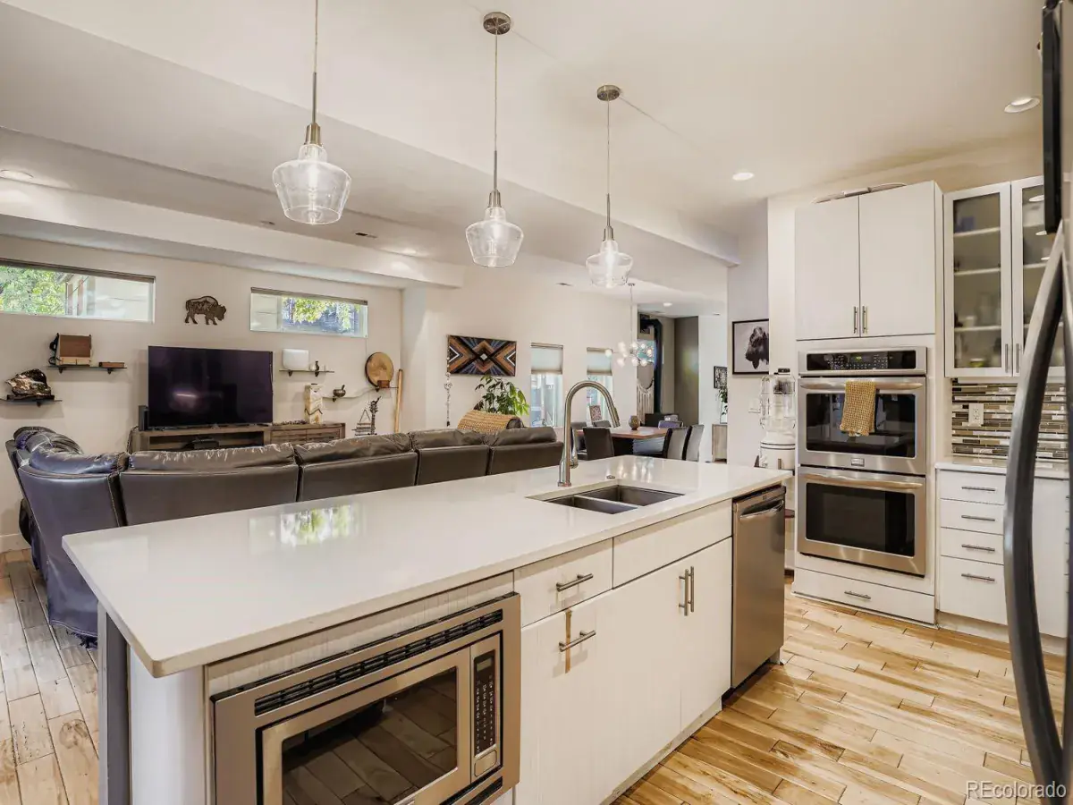 10242025032904 1200 11