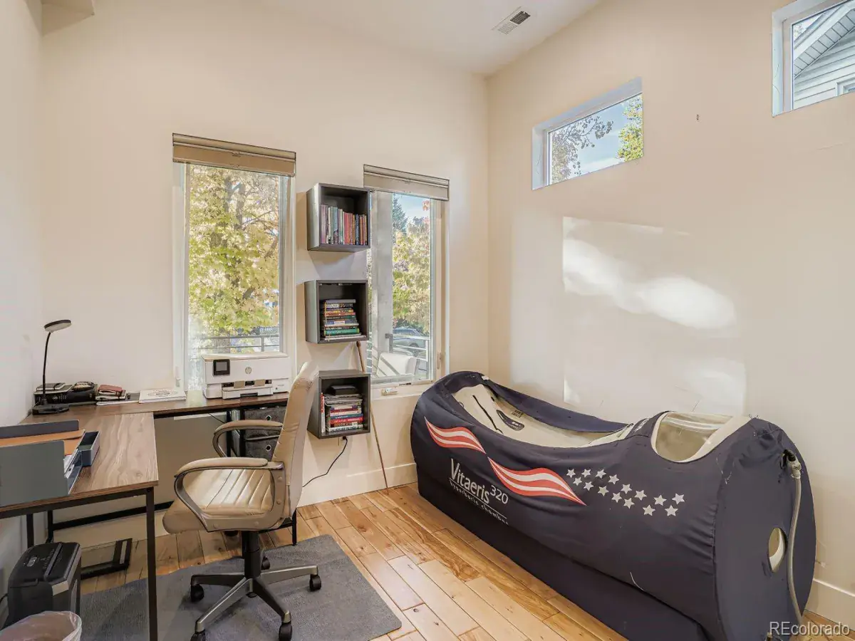 10242025032904 1200 13