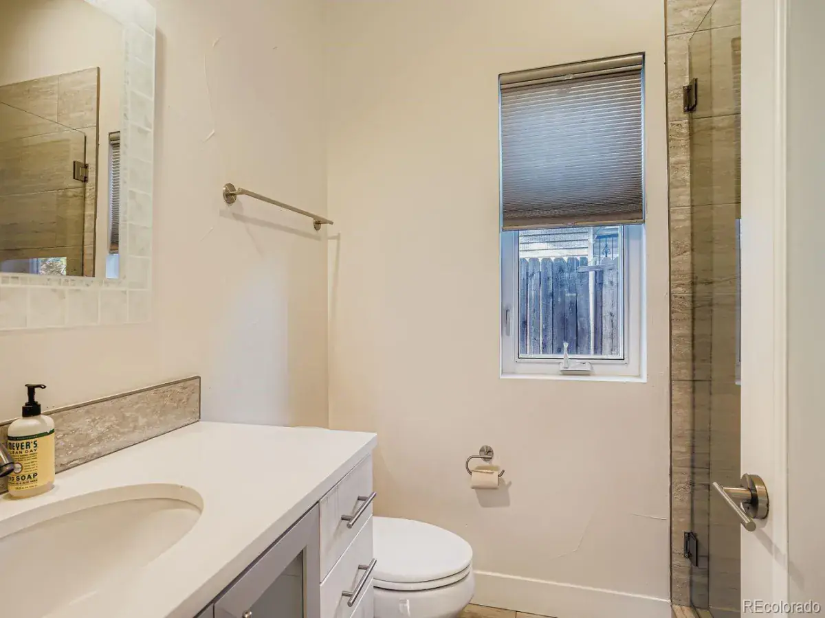 10242025032904 1200 14