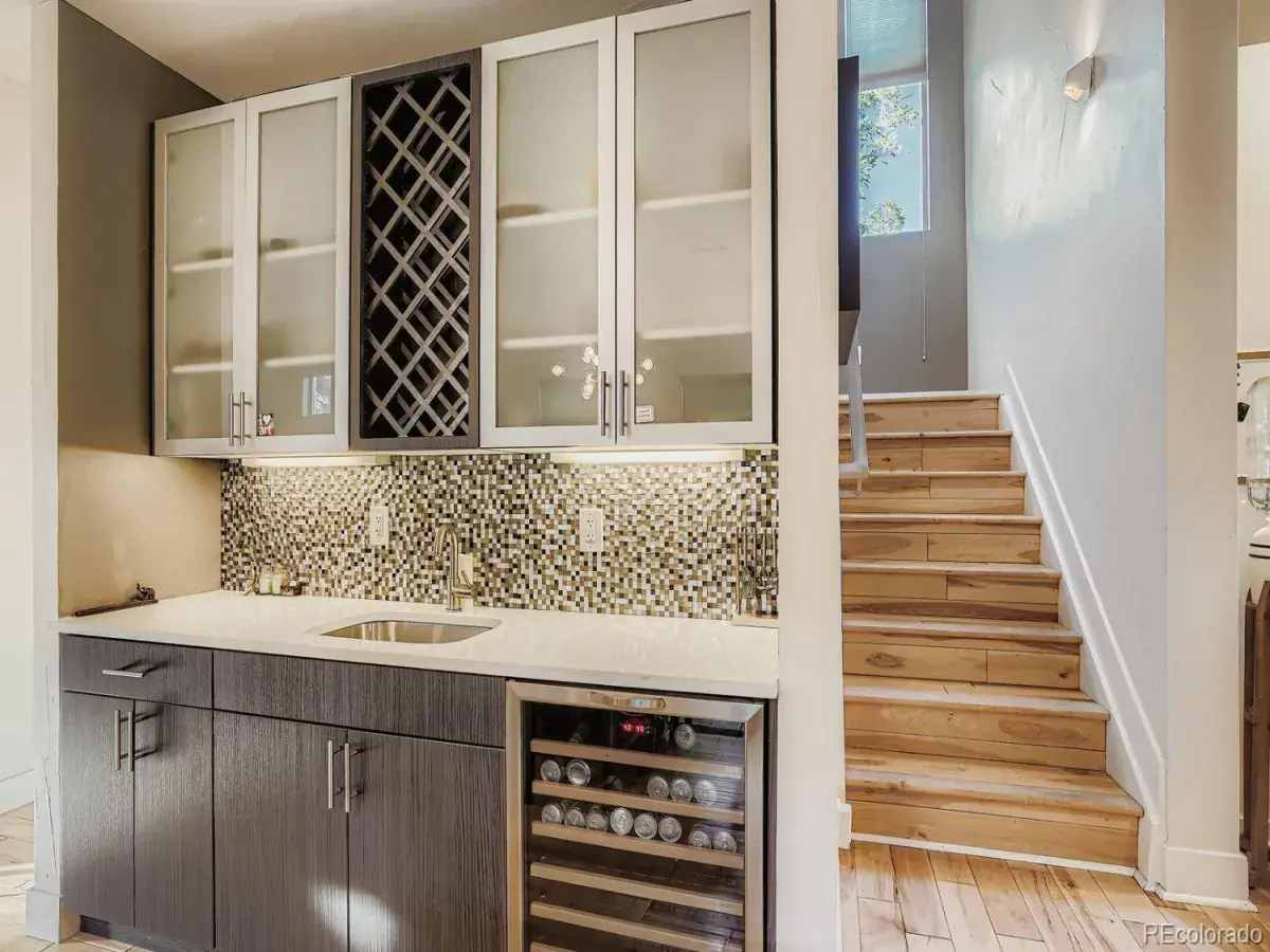 10242025032904 1200 16