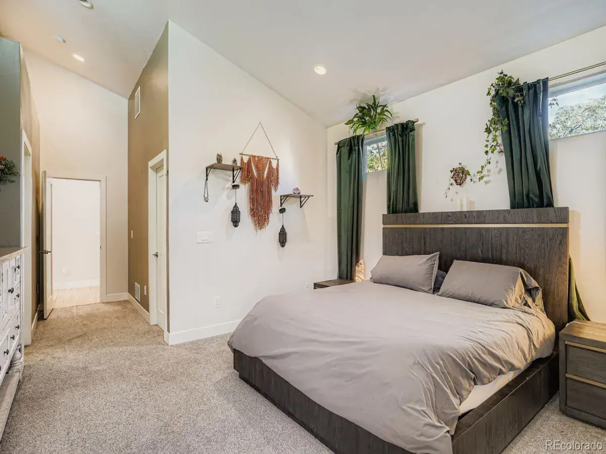 10242025032904 1200 17