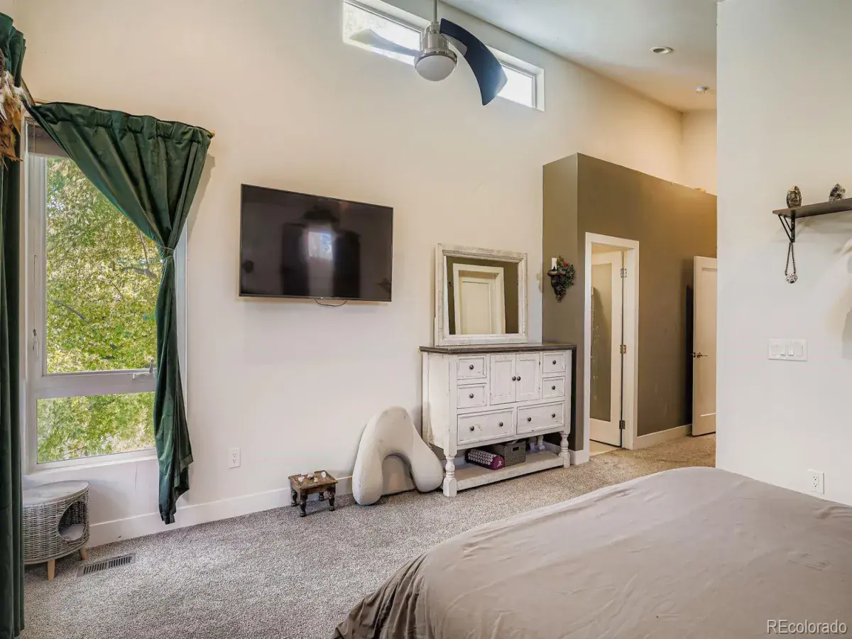 10242025032904 1200 18