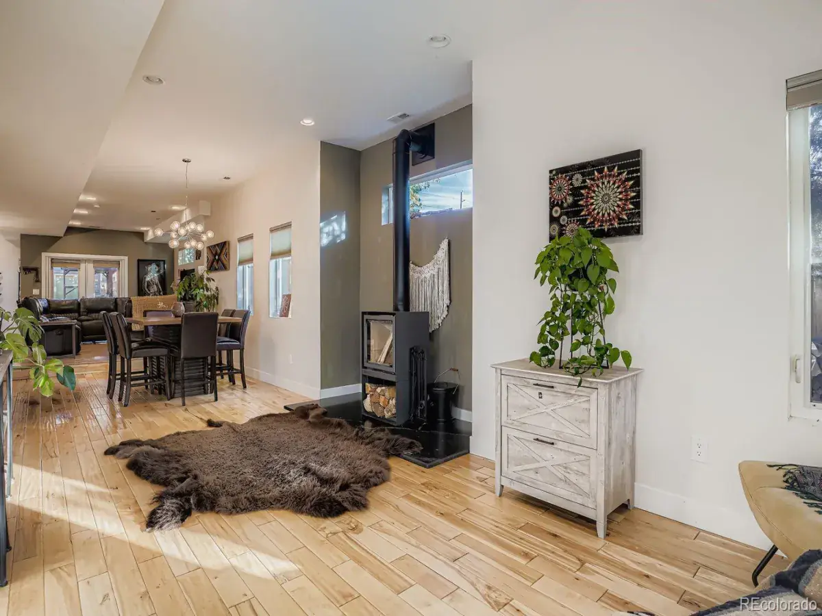 10242025032904 1200 2