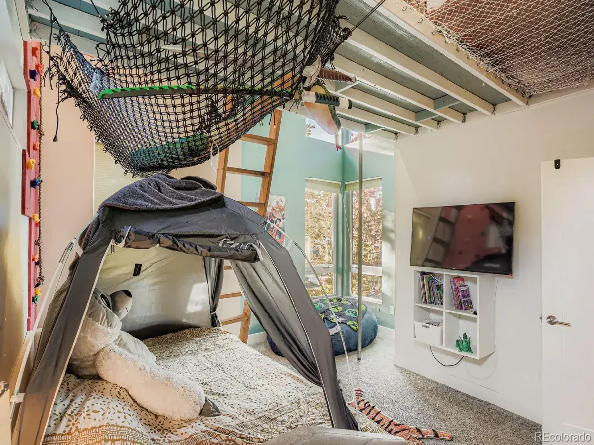 10242025032904 1200 21