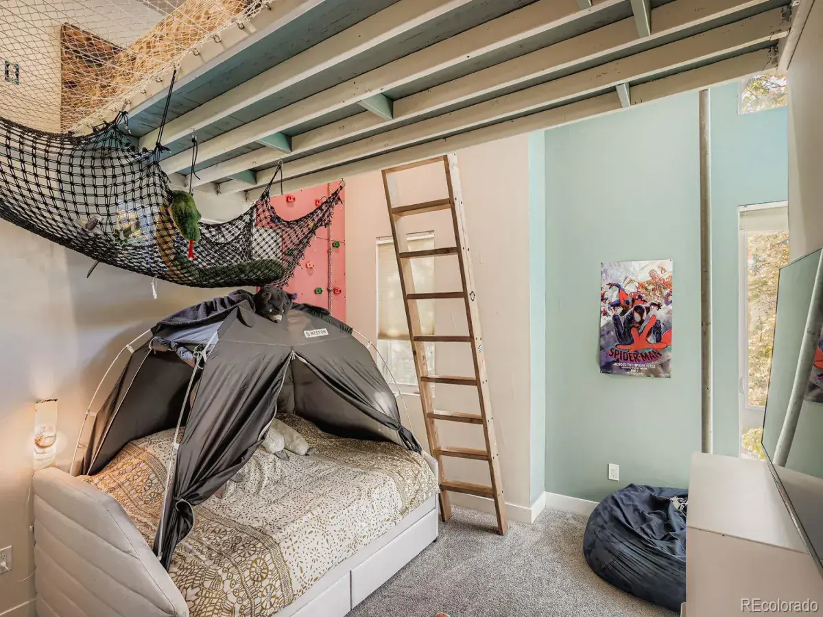 10242025032904 1200 22