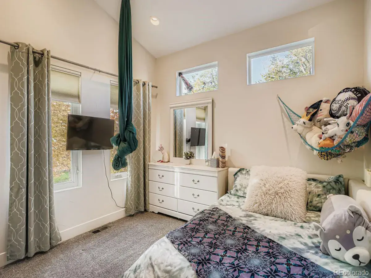 10242025032904 1200 23