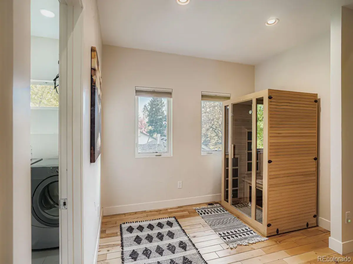 10242025032904 1200 25