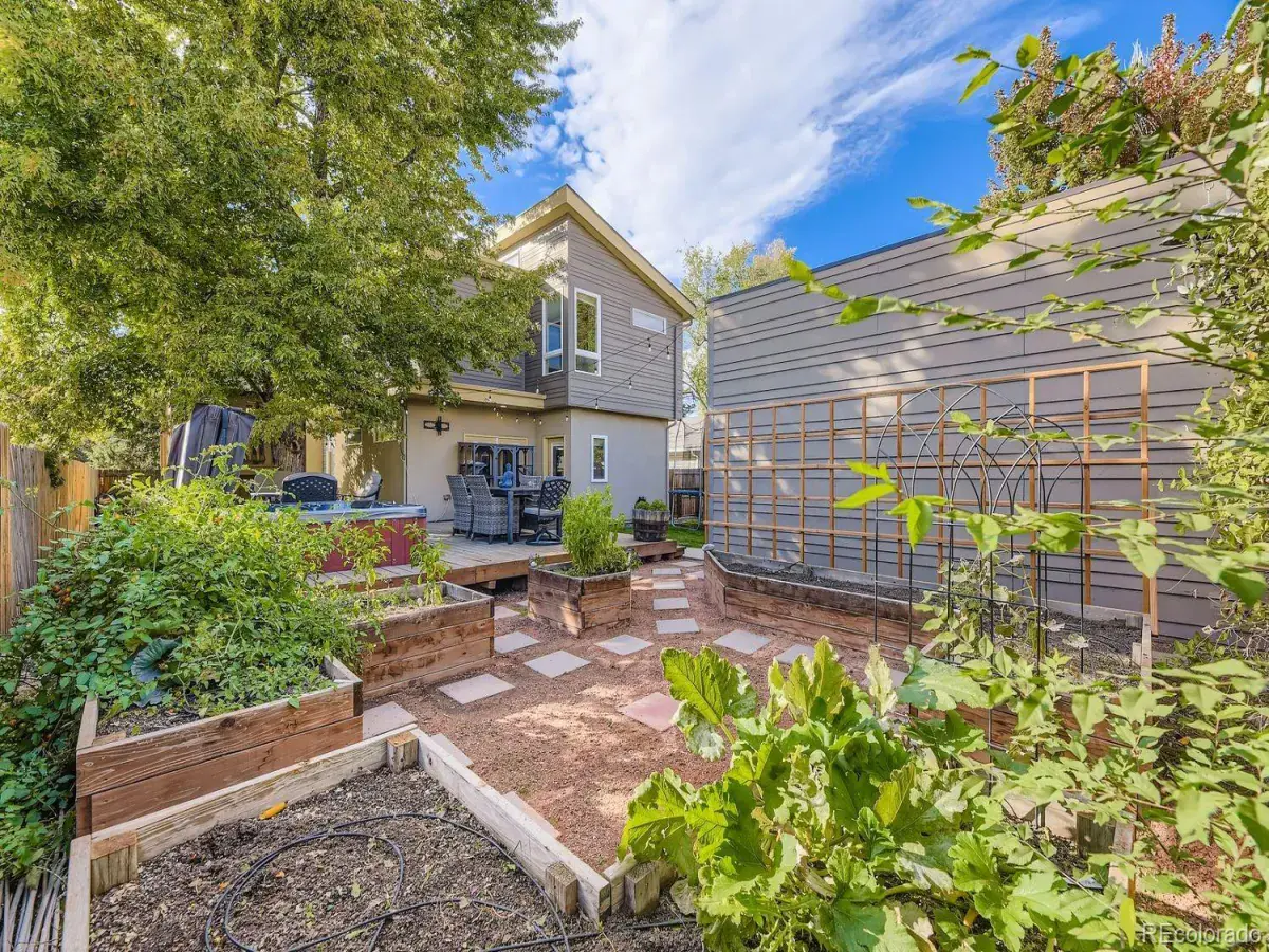 10242025032904 1200 30