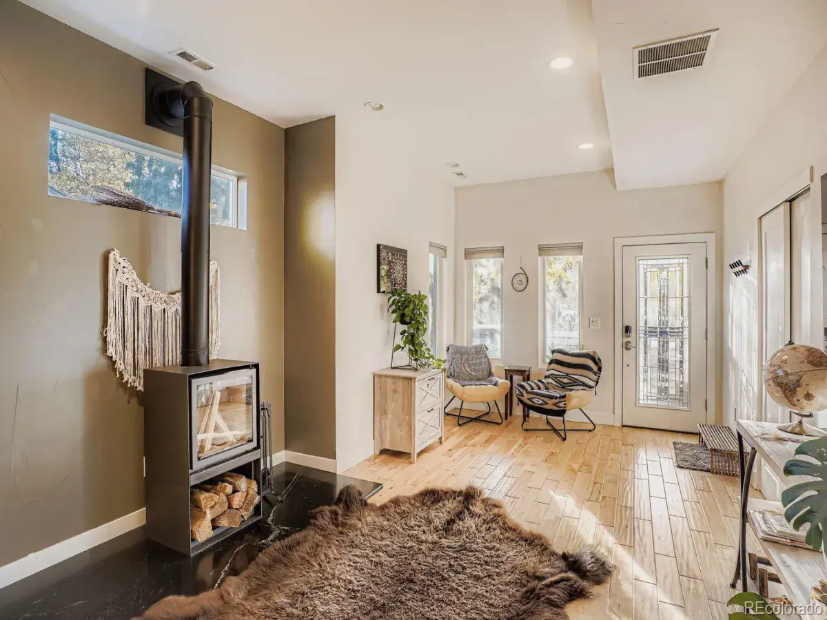 10242025032904 1200 4