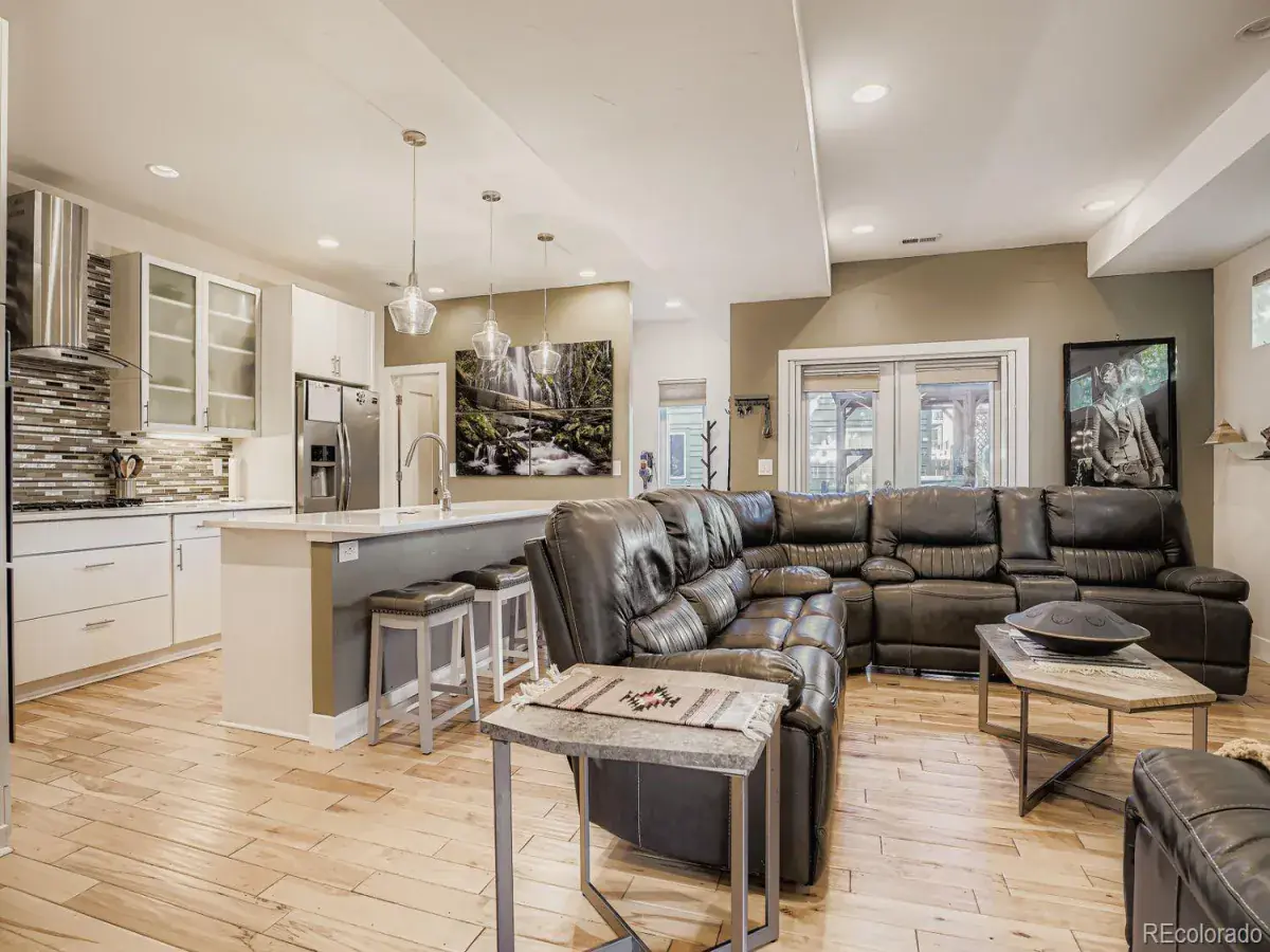 10242025032904 1200 7