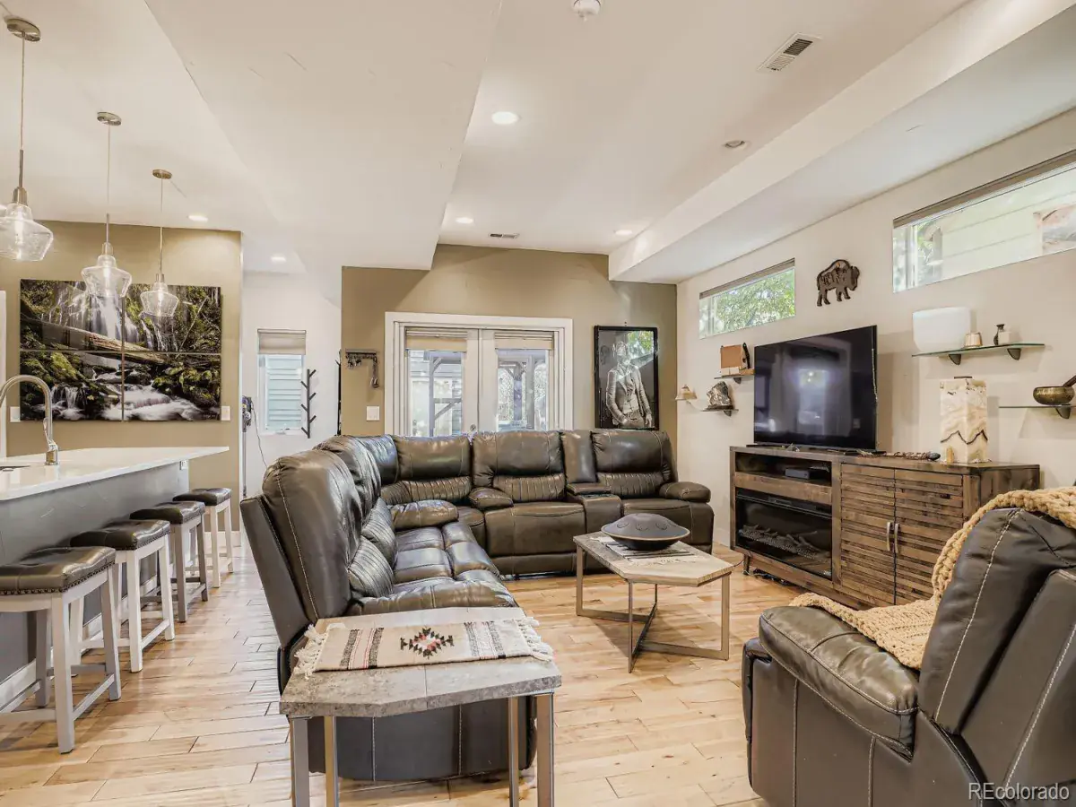 10242025032904 1200 8