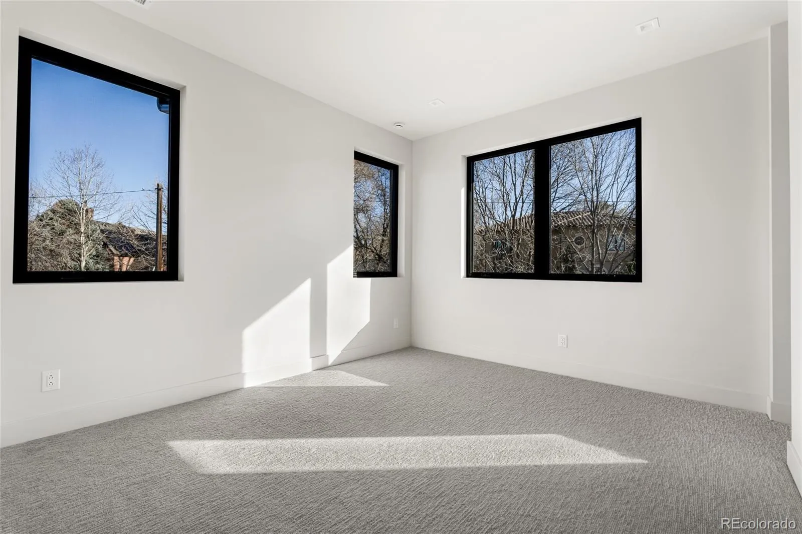 04112026143613 1600 40