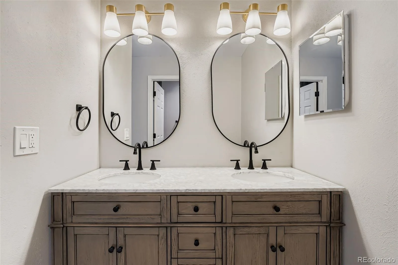 2800 S Heather Gardens Way #B Aurora CO 80014 | MLS #REC7772920 09222026222332 1600 12